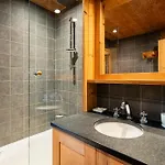 L'alpaga, A Beaumier Hotel